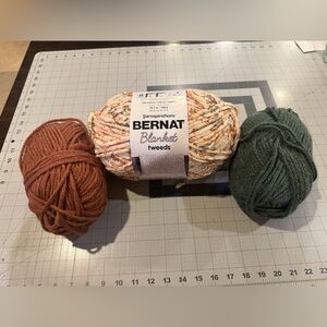 Bundle of Bernar Blanket Tweeds Yarn - and